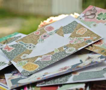 TUTO DIY : L’art de la correspondance ou comment décorer une enveloppe ?